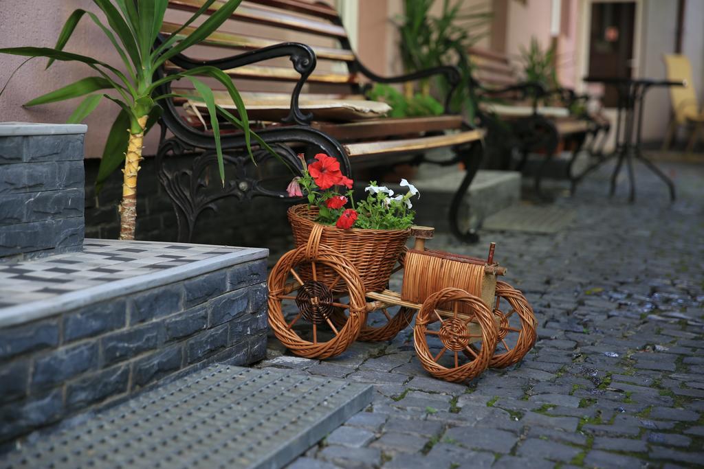 Vila Sia Bukarest Exteriör bild