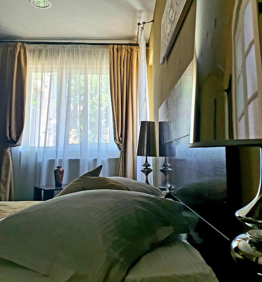Vila Sia Bukarest Exteriör bild